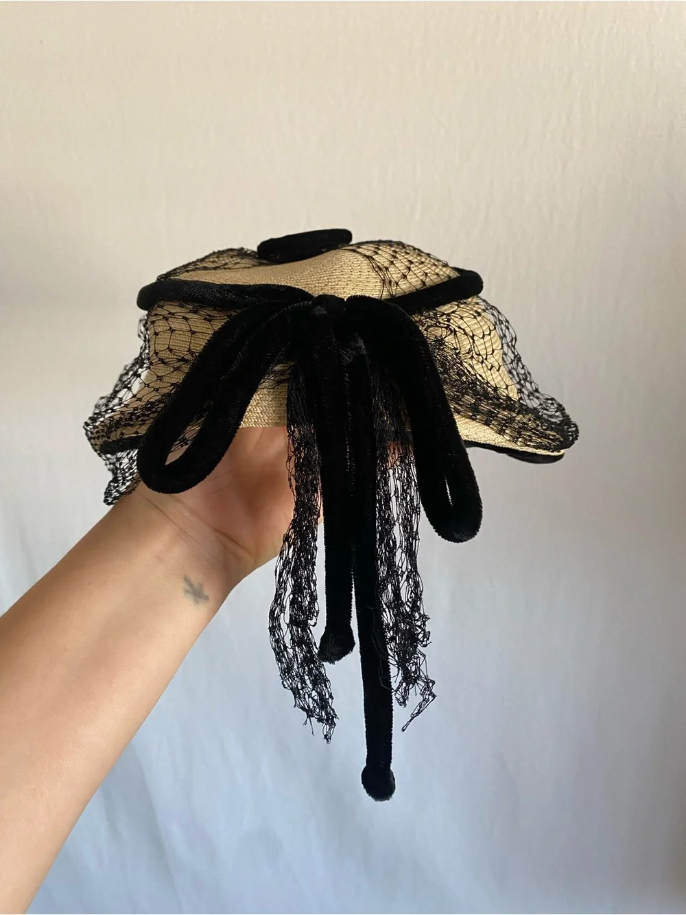 Vintage 1940s woven velvet net hat